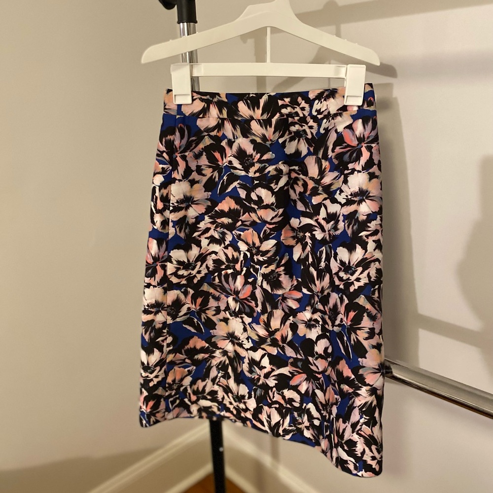 Jcrew floral pencil skirt. Size 00.